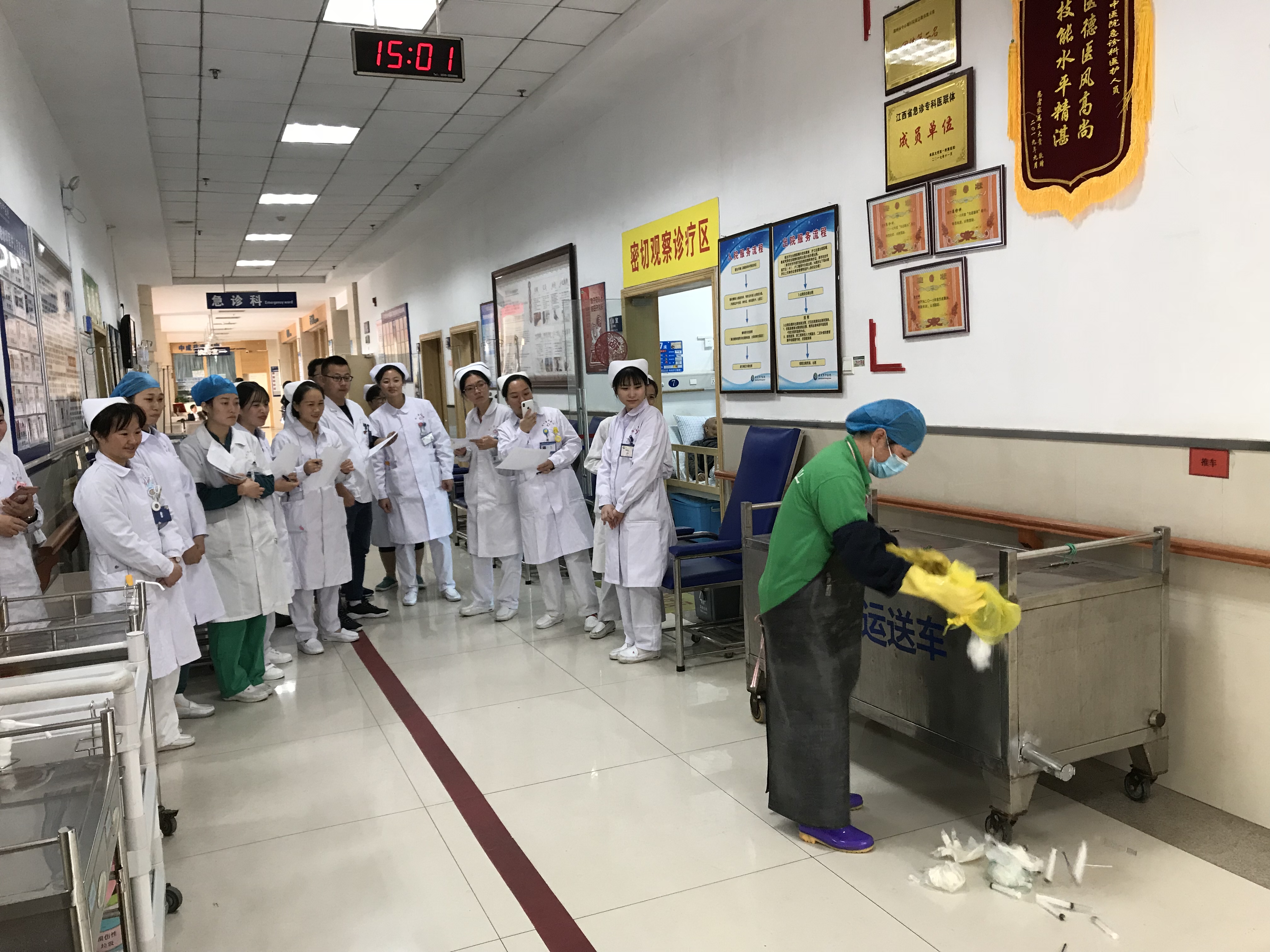 贛州市中醫(yī)院開(kāi)展醫(yī)療廢物應(yīng)急處置演練—郭元元攝.jpg